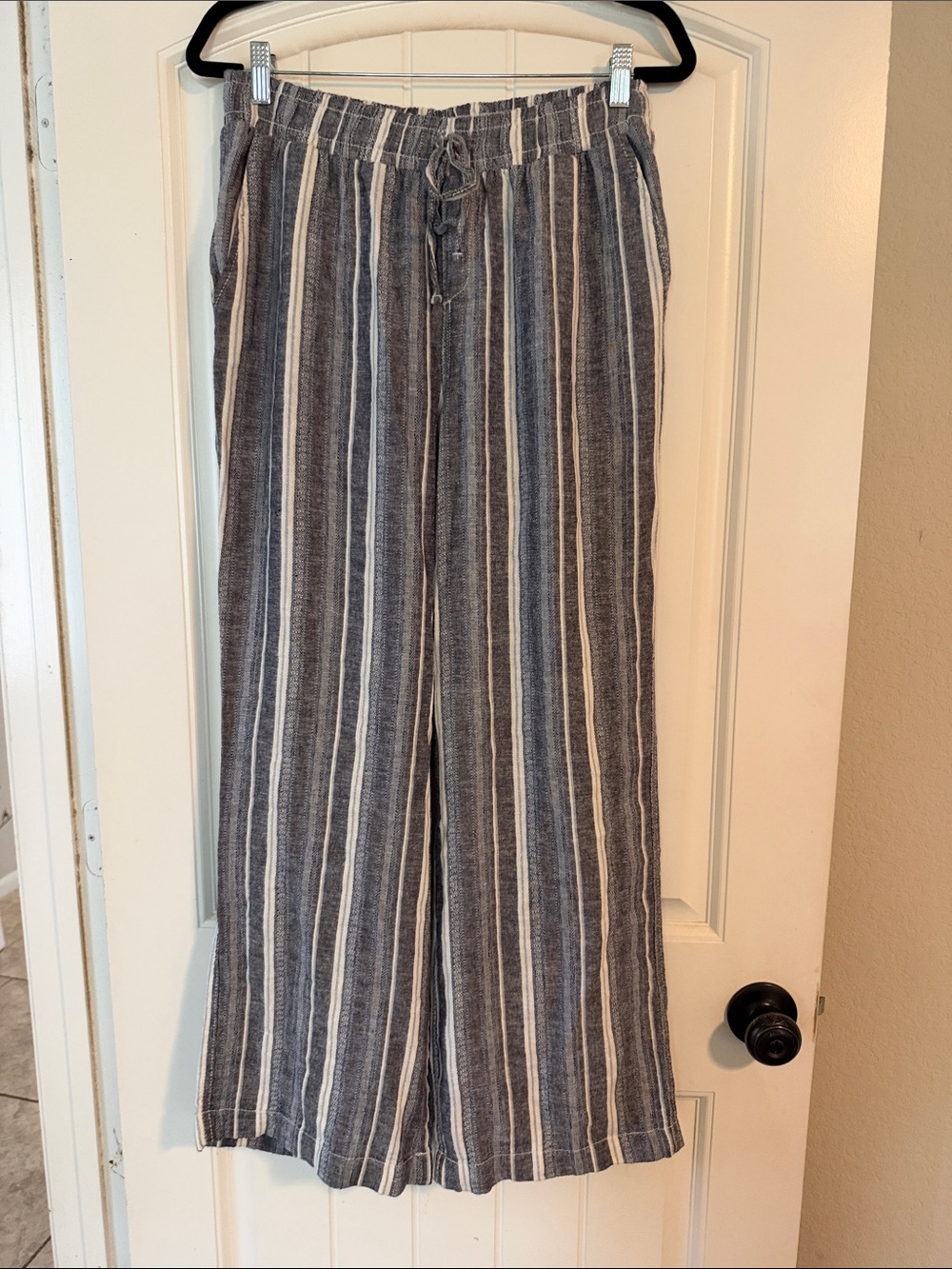 Briggs New York Striped Wide-Leg Drawstring Pants in Navy & White